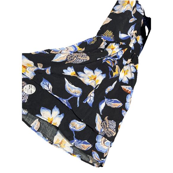 White House Black Market Off the Shoulder Bell Sleeve Black Floral Blouse Small - Picture 4 of 6